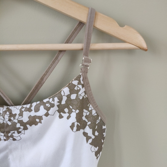 New Balance Lightning Dry White and Gold Lined Activewear Top Small - Picture 4 of 11